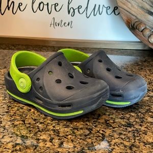 🔥BOGO🔥 Navy and Neon Green Clog Style Size 8